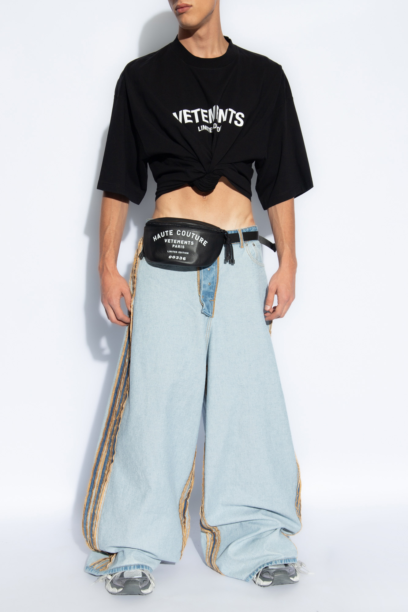 VETEMENTS UA66HD600BRBLACKRED 関税送料込 UA66TR100B-